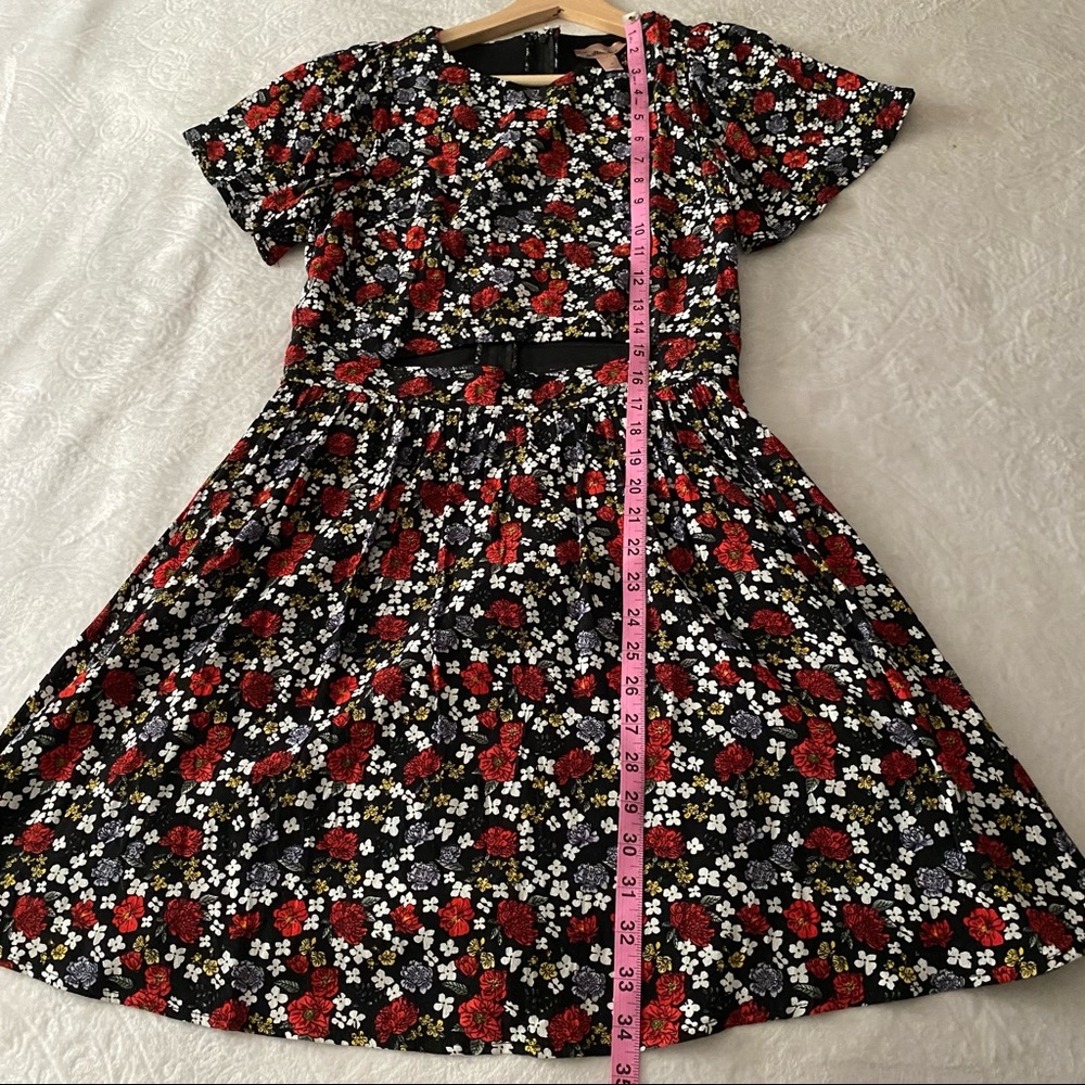 Floral Print Stomach Cut Out Short Sleeve Dress - Picture 7 of 14